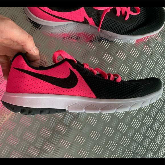 Brand New! NIKE Flex Experience 5 youth running shoe! - Picture 2 of 8